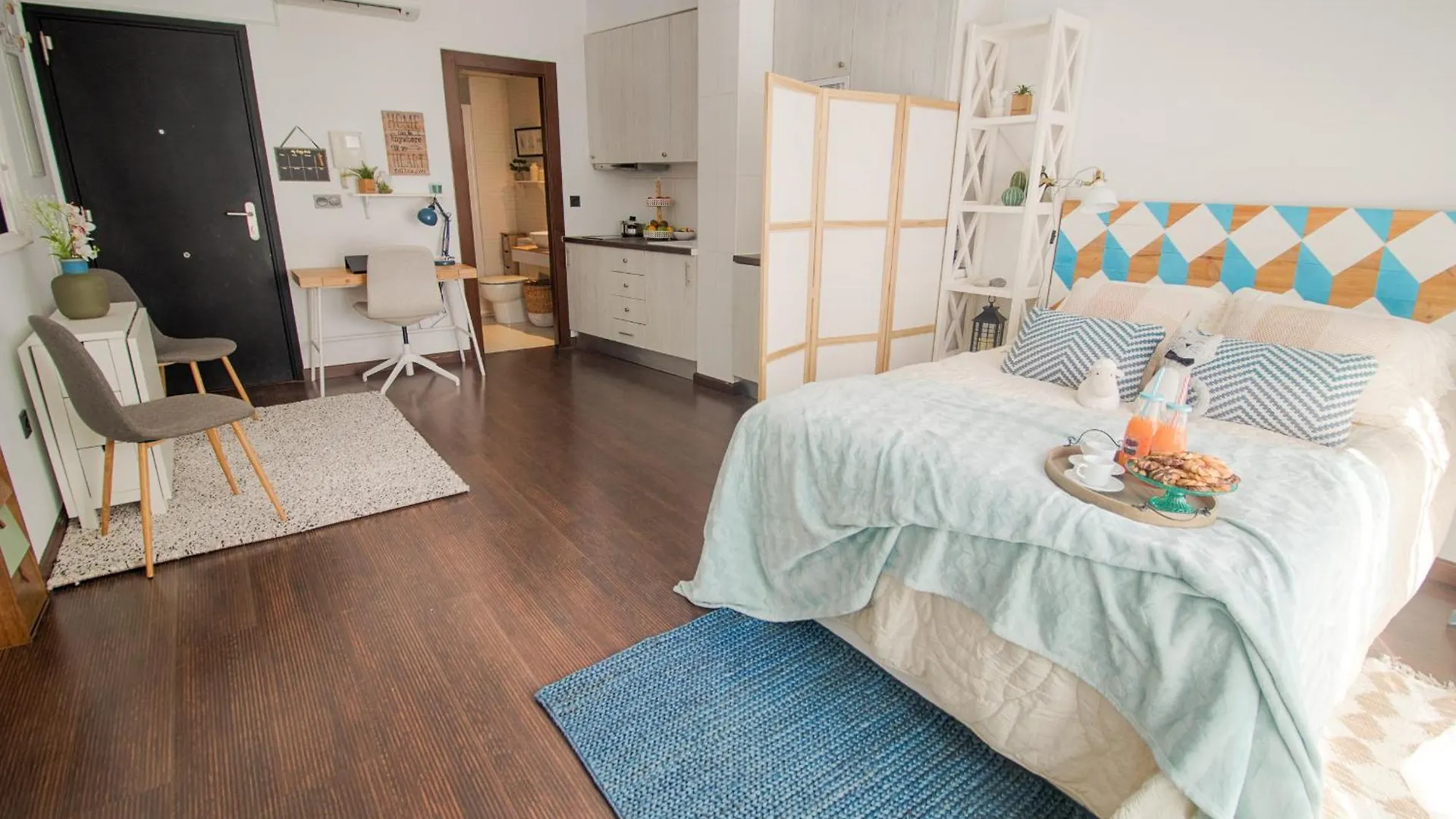 C80 - Rustic Chic Studio Downtown Malaga